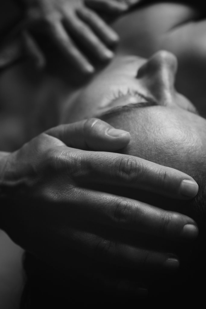 Read more about the article Miłość mieszka w dłoniach